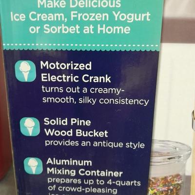 Oster Ice Cream shop 4-quart wooden bucket ice cream maker