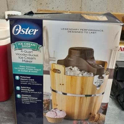 Oster Ice Cream shop 4-quart wooden bucket ice cream maker