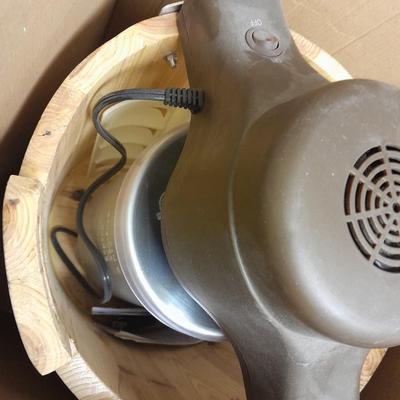 Oster Ice Cream shop 4-quart wooden bucket ice cream maker