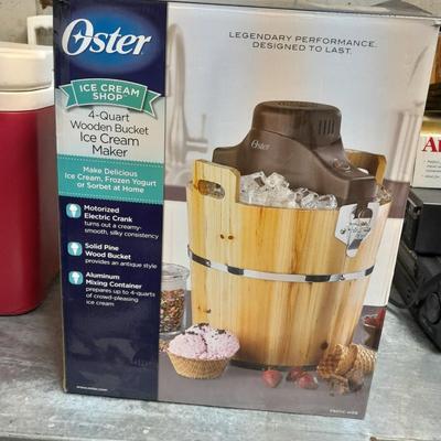 Oster Ice Cream shop 4-quart wooden bucket ice cream maker