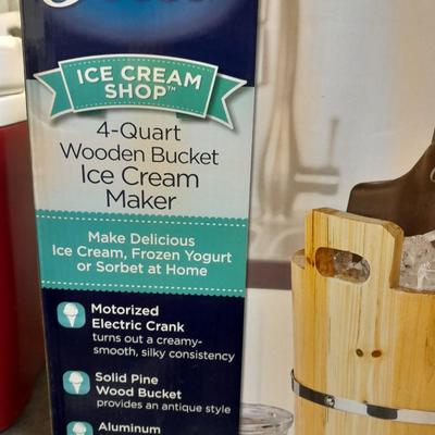 Oster Ice Cream shop 4-quart wooden bucket ice cream maker