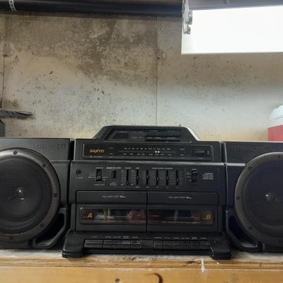 Sanyo boom box ghetto blaster with detachable speakers AM/FM Dual cassette CD player BASSXPANDER