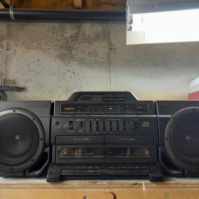 Sanyo boom box ghetto blaster with detachable speakers AM/FM Dual cassette CD player BASSXPANDER