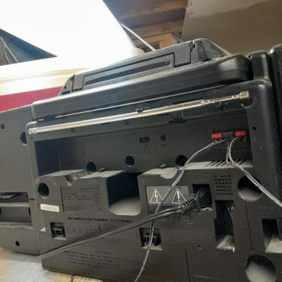 Sanyo boom box ghetto blaster with detachable speakers AM/FM Dual cassette CD player BASSXPANDER