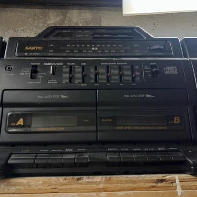 Sanyo boom box ghetto blaster with detachable speakers AM/FM Dual cassette CD player BASSXPANDER