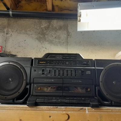 Sanyo boom box ghetto blaster with detachable speakers AM/FM Dual cassette CD player BASSXPANDER