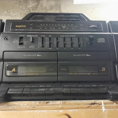 Sanyo boom box ghetto blaster with detachable speakers AM/FM Dual cassette CD player BASSXPANDER
