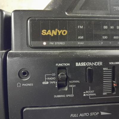 Sanyo boom box ghetto blaster with detachable speakers AM/FM Dual cassette CD player BASSXPANDER