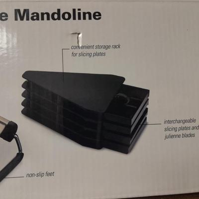 Kitchen gadgets- New Vida salt & pepper shaker set and V blade Mandoline slicer