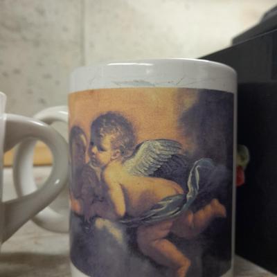 Cuisinart Coffee Maker.  Pot or single brew Coffee with coffee mugs