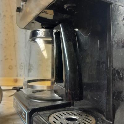 Cuisinart Coffee Maker.  Pot or single brew Coffee with coffee mugs