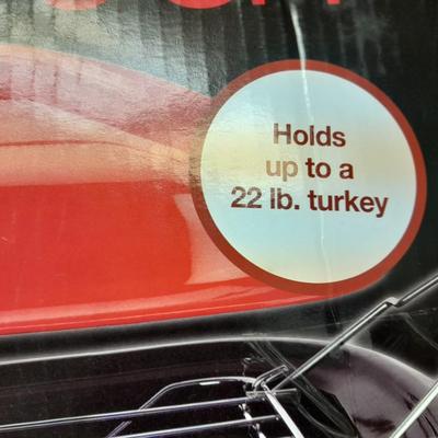 Nesco 18 Quart Roaster oven, roasts, slow cooks, bakes, and steams