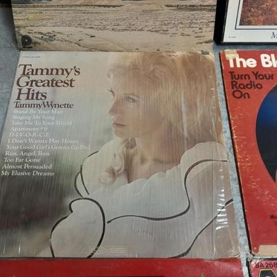 12" LP Vinyl records wide variety of artists Country, Super hits, Golden hits and more