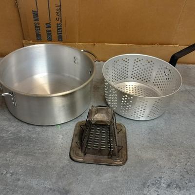 Large aluminum pot with strainer and campfire toaster