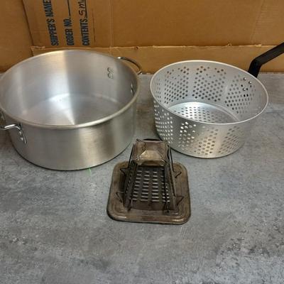 Large aluminum pot with strainer and campfire toaster
