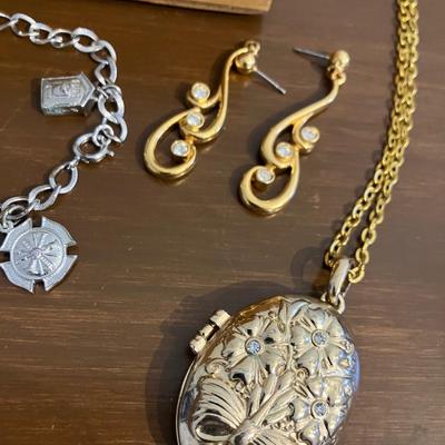 Jewelry Box / Contents with 16+ pieces wearable
