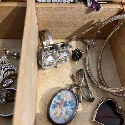 Jewelry Box / Contents with 16+ pieces wearable
