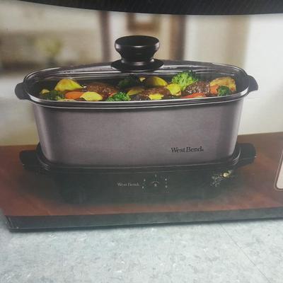 Westbend 5 Quart Slow cooker perfect for roasting, slow cooking, warming and serving! Non stick griddle