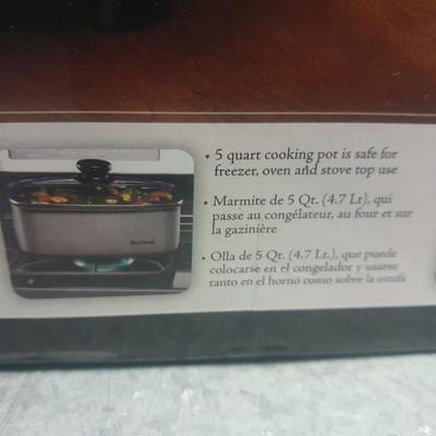 Westbend 5 Quart Slow cooker perfect for roasting, slow cooking, warming and serving! Non stick griddle