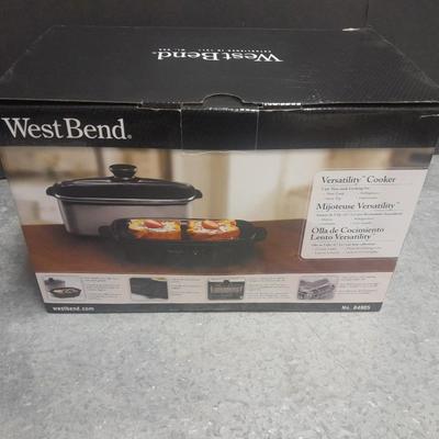 Westbend 5 Quart Slow cooker perfect for roasting, slow cooking, warming and serving! Non stick griddle