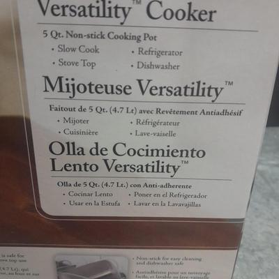 Westbend 5 Quart Slow cooker perfect for roasting, slow cooking, warming and serving! Non stick griddle