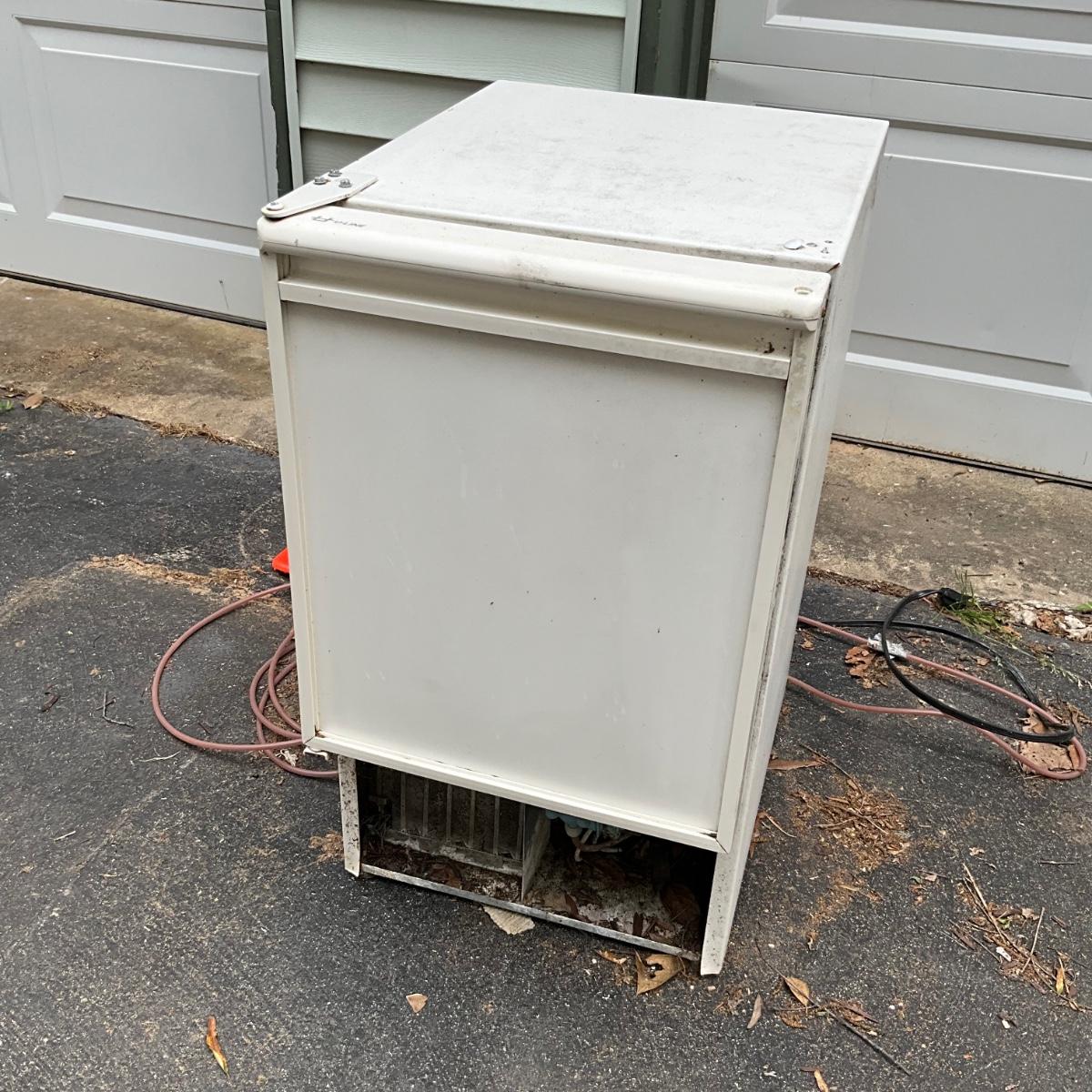 1255 ULine Undercounter Residential Ice Machine