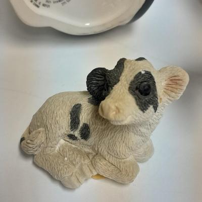 Kitchen cow Decor, Sugar bowl, creamer, napkin rings and more Holstien Collectibles