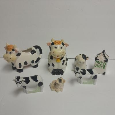 Kitchen cow Decor, Sugar bowl, creamer, napkin rings and more Holstien Collectibles