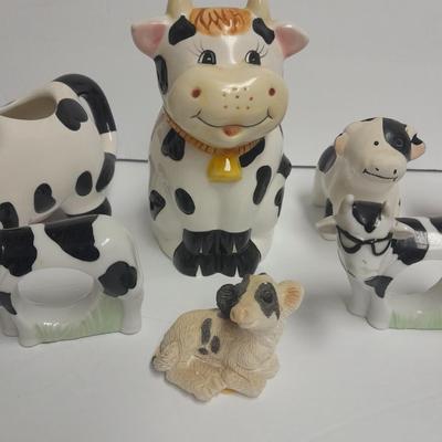 Kitchen cow Decor, Sugar bowl, creamer, napkin rings and more Holstien Collectibles