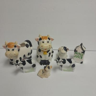 Kitchen cow Decor, Sugar bowl, creamer, napkin rings and more Holstien Collectibles