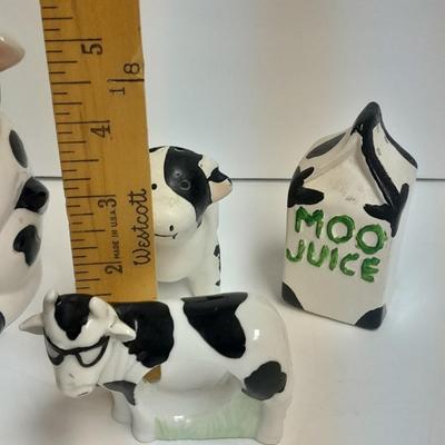 Kitchen cow Decor, Sugar bowl, creamer, napkin rings and more Holstien Collectibles
