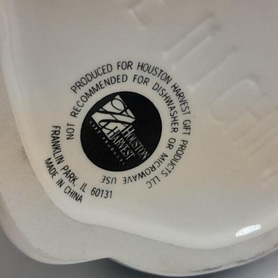 Kitchen cow Decor, Sugar bowl, creamer, napkin rings and more Holstien Collectibles