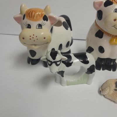 Kitchen cow Decor, Sugar bowl, creamer, napkin rings and more Holstien Collectibles