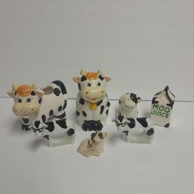 Kitchen cow Decor, Sugar bowl, creamer, napkin rings and more Holstien Collectibles