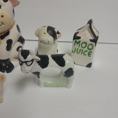 Kitchen cow Decor, Sugar bowl, creamer, napkin rings and more Holstien Collectibles