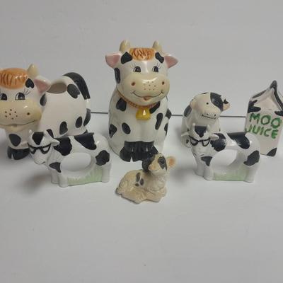 Kitchen cow Decor, Sugar bowl, creamer, napkin rings and more Holstien Collectibles