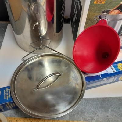 Camp Chef stainless-steel deep-fried turkey pot set with cooking oil filter pump