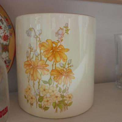 Vintage retro Folgers Butternut Coffee Can Tin Metallic Shiny Colors Bright with metal rooster bowl and more