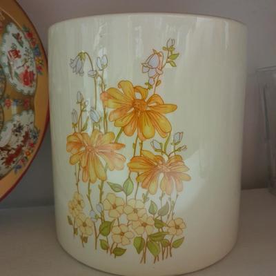 Vintage retro Folgers Butternut Coffee Can Tin Metallic Shiny Colors Bright with metal rooster bowl and more