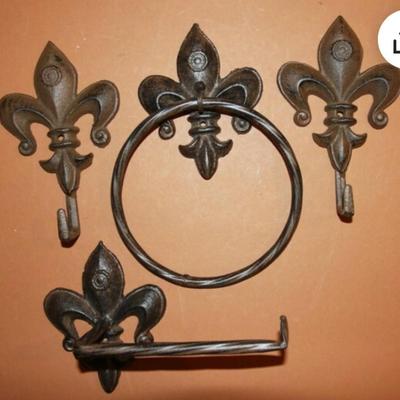 Antique-look Fleur De Lis Bath Decor