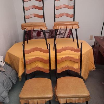 Diningroom table with 4 matching Howell chairs, and tablecloth.