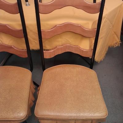 Diningroom table with 4 matching Howell chairs, and tablecloth.