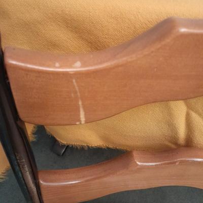 Diningroom table with 4 matching Howell chairs, and tablecloth.