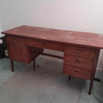 Wooden Stanley office desk with office chair