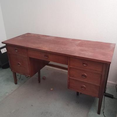 Wooden Stanley office desk with office chair