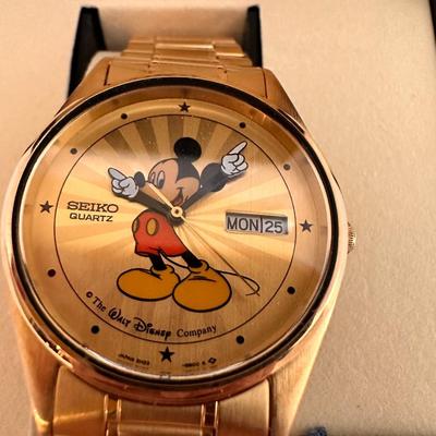 Disney Mickey Mouse Seiko Mens Watch