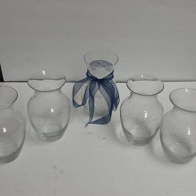 5 matching glass vases (1)