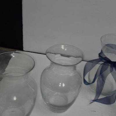 5 matching glass vases (1)