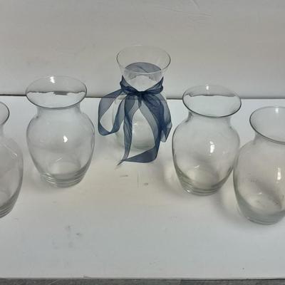 5 matching glass vases (1)