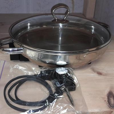 Nice Stainless steel Rival Electric skillet with lid and cord